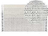 Beliani Wohnzimmerteppich aus Wolle dekorative Fransen 140 x 200 cm Weiß und Grau Omerli